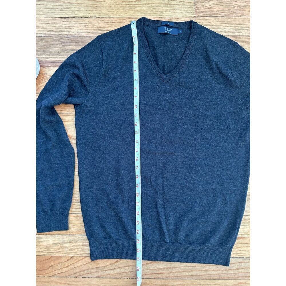 J crew Merino wool V-neck sweater slim men’s size M Charcoal color - Picture 4 of 5